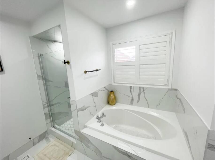 Elegant & Luxurious 3 Bedroom Home Μισισάουγκα Εξωτερικό φωτογραφία